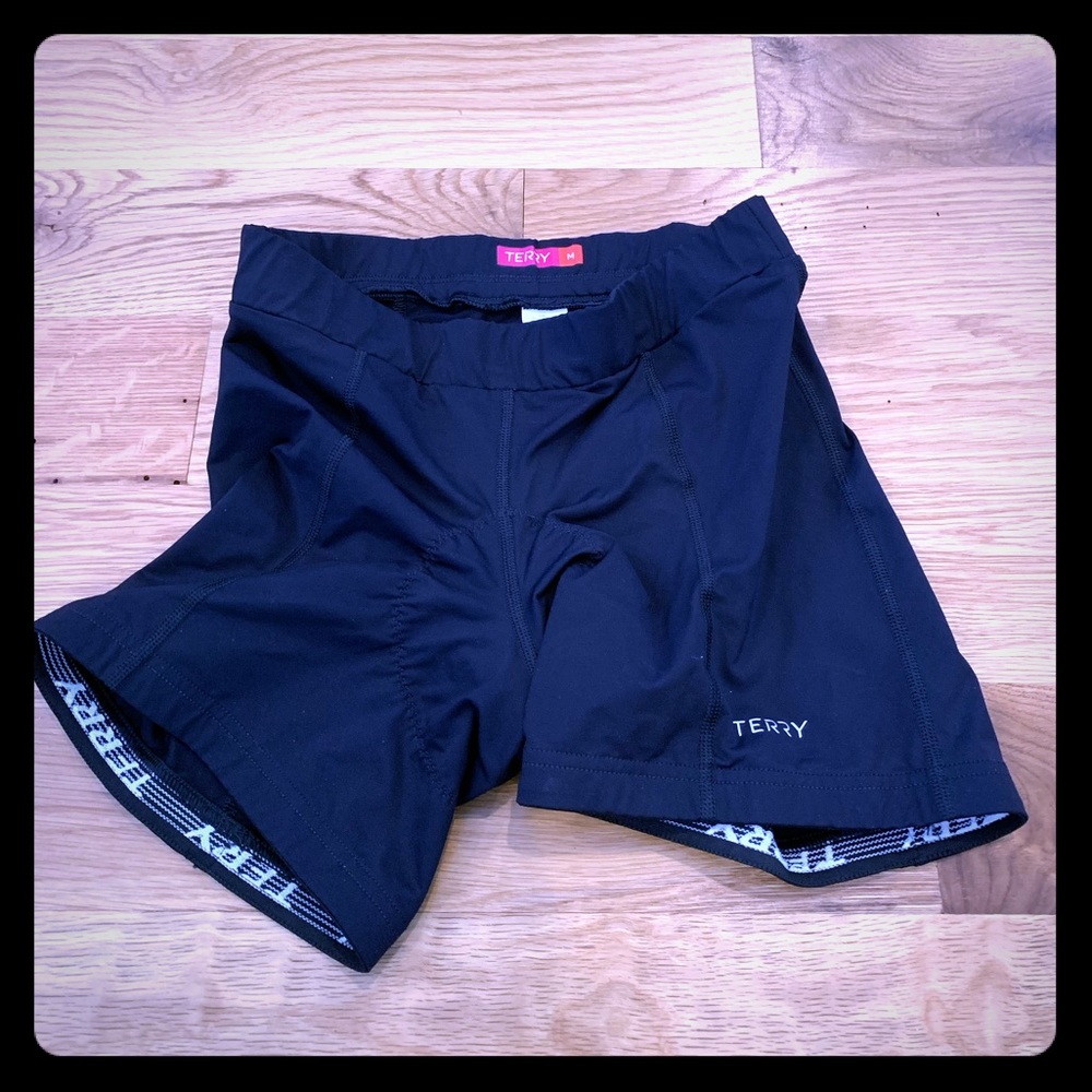 NWOT Terry cycling / biking padded shorts M